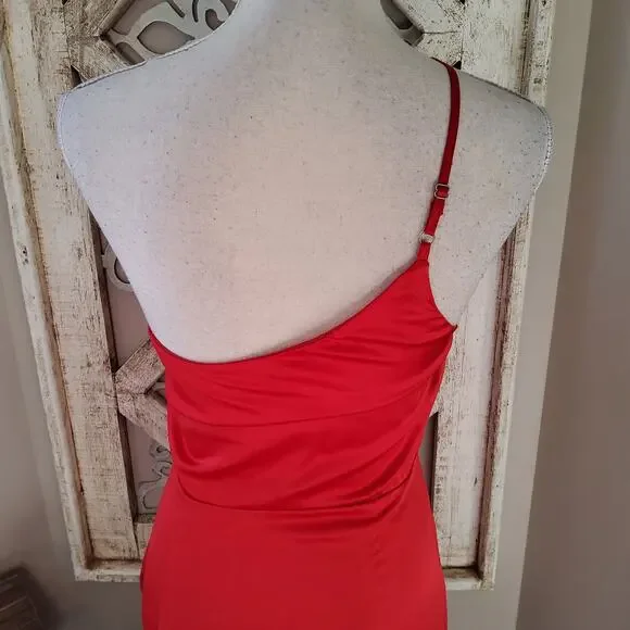 Lulu's Women's Law of Attraction Satin One-Shoulder Asymmetrical Midi Dress Red - Picture 5 of 12